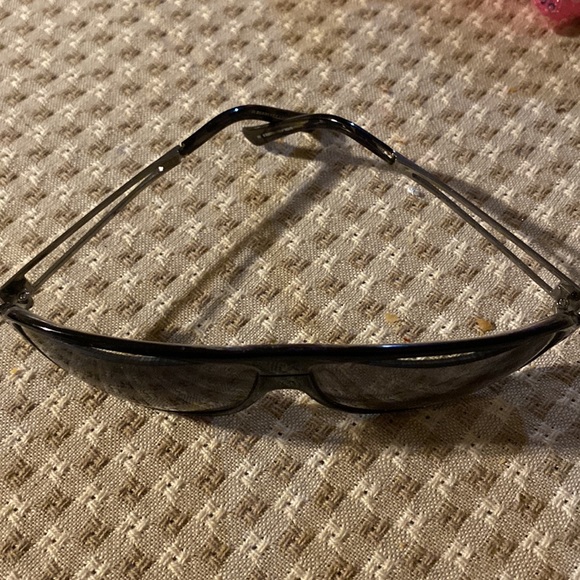 Burberry sunglasses - Picture 3 of 6